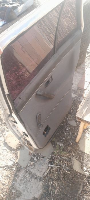 Задняя правая дверь,гольф 2