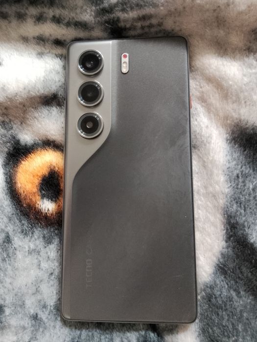 Продам tecno camon 40