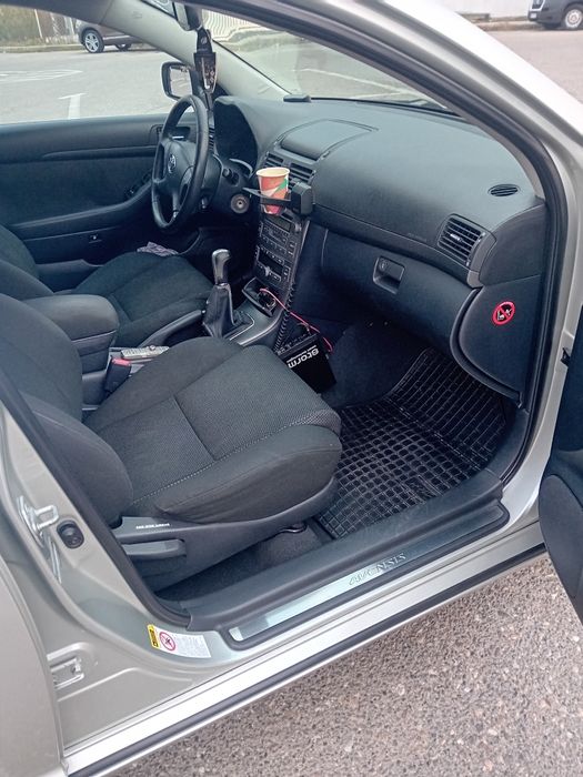 Toyota Avensis 2500 euro