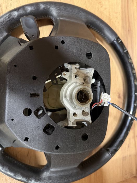 Продаю руль б/у от prado