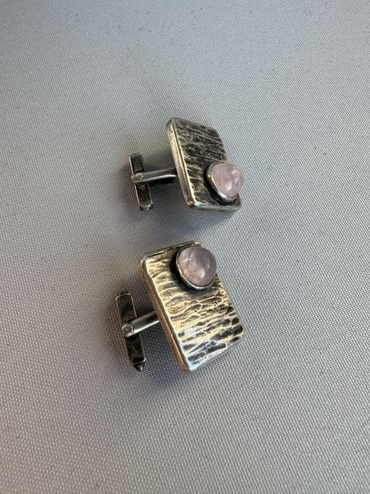 Butoni din argint si cuart roz