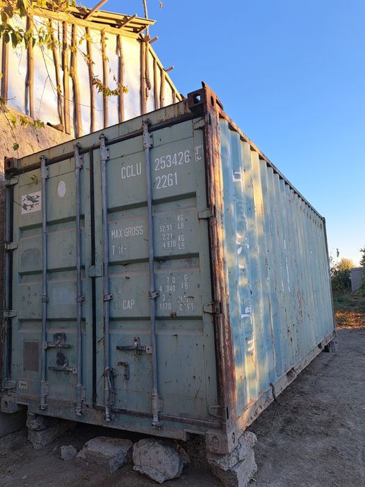 Вагон контейнер яшашга мослаштирилган.