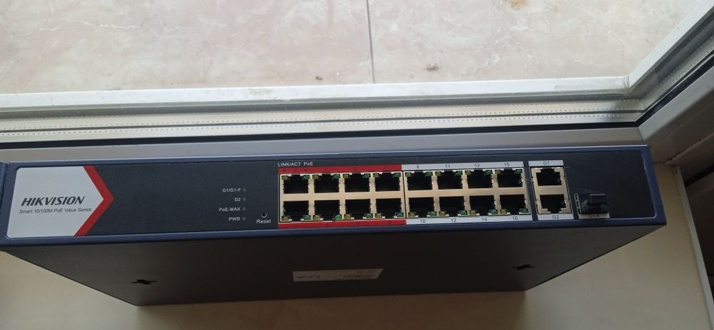Коммутатор  HIKVISION