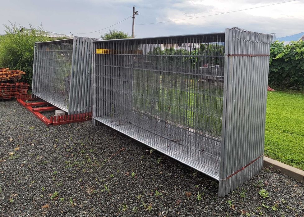 Panouri gard mobil șantier – 2m x 3,5m, cu bază din beton