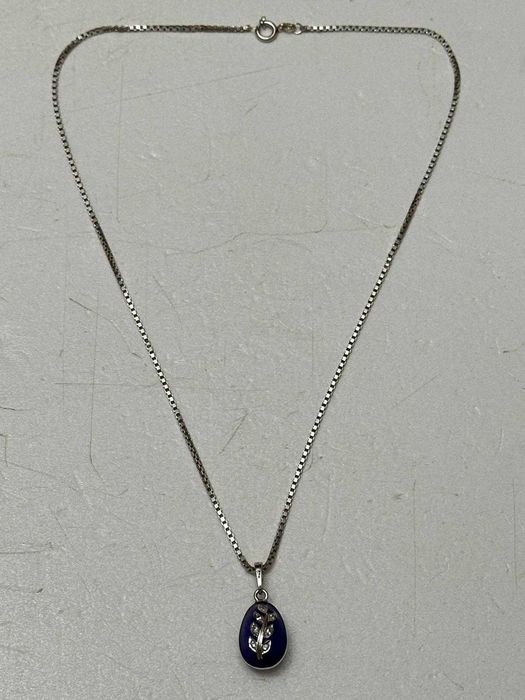 LANT + PANDANTIV AUR alb 14K - OU de Paste + Email - Model Faberge !