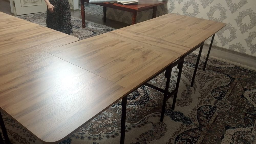 Продам стол книжку