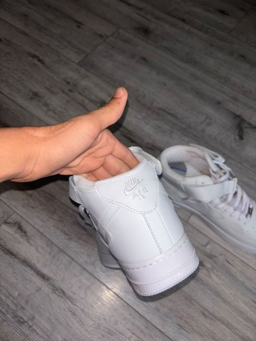 Adidasi Air Force 1 mid triple white