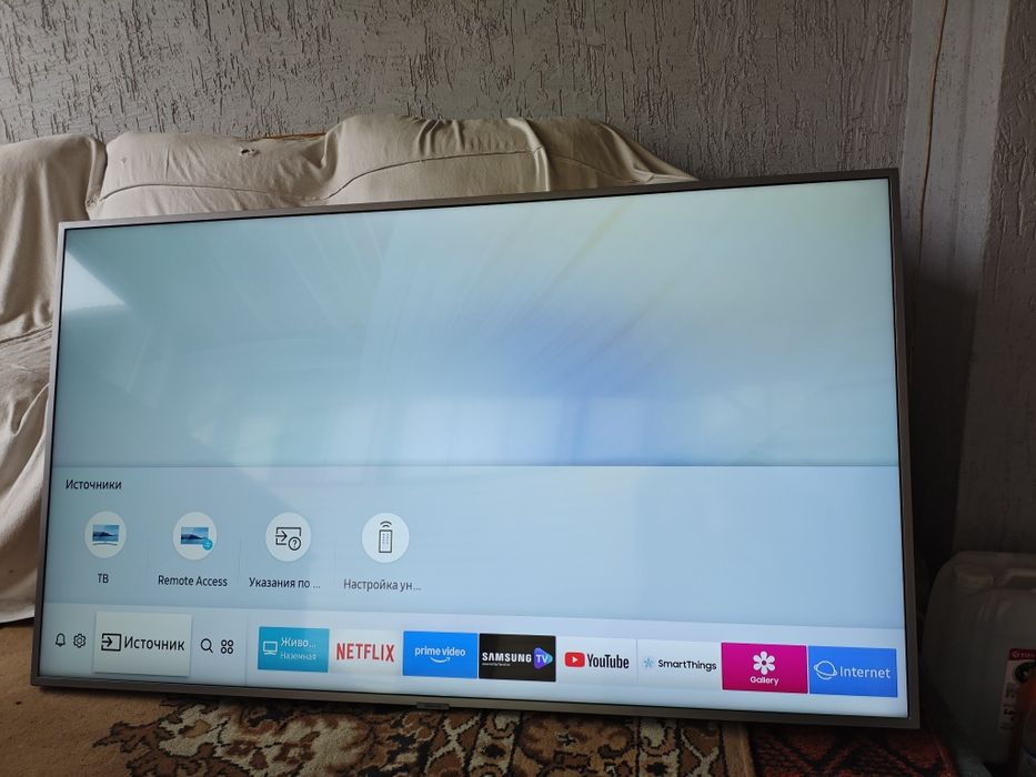 Продам смарт  ТВ  Самсунг  140 см  4К.