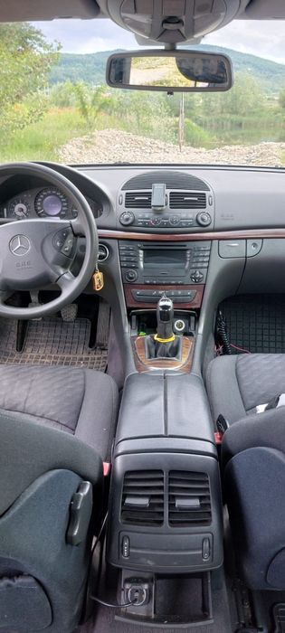 Vând Mercedes E class!