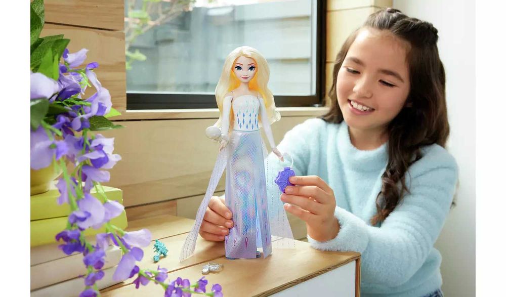 Кукла Disney Princess Frozen Завърти и преобрази Елза Spin and Reveal