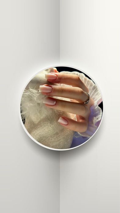 Manichiurista, cu curs realizat si diploma.