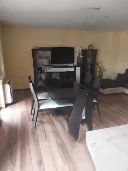 Реновиран тристаен тухлен апартамент