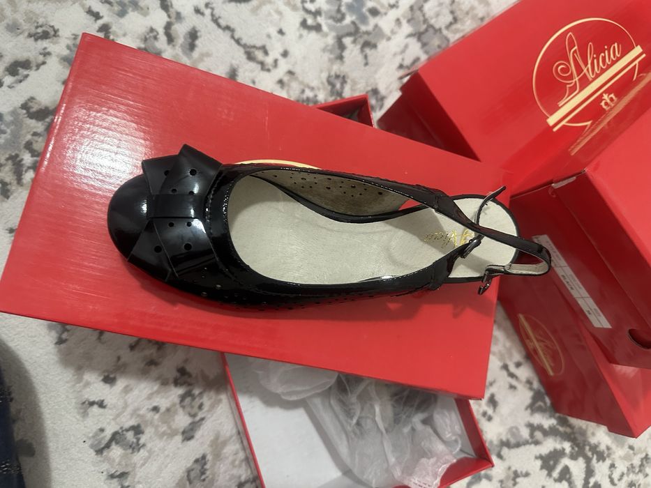 Туфли, тангетки  по 2000 тенге