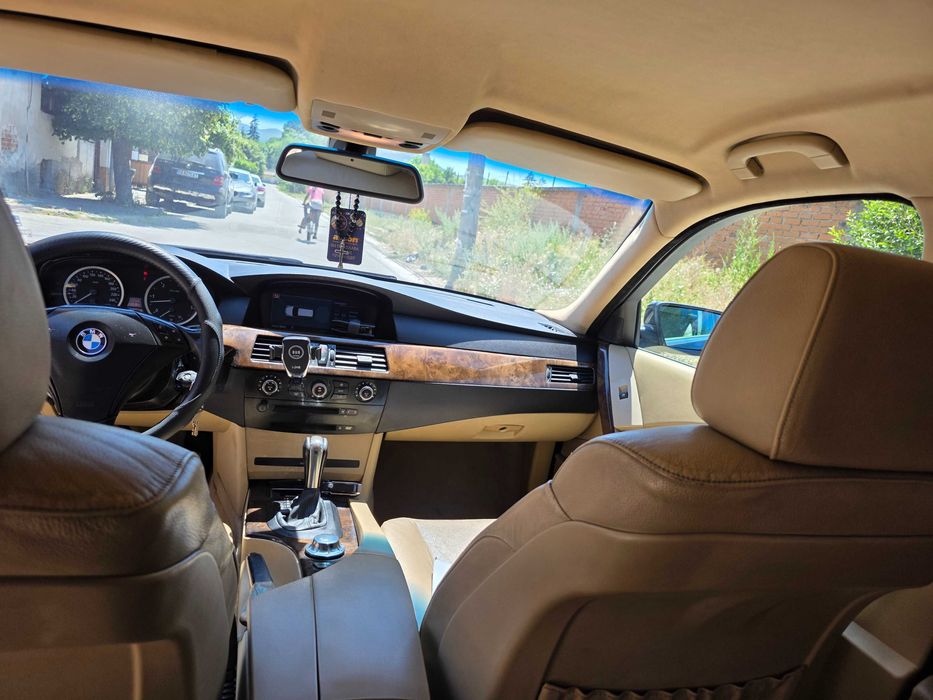 BMW E60 2005 година
