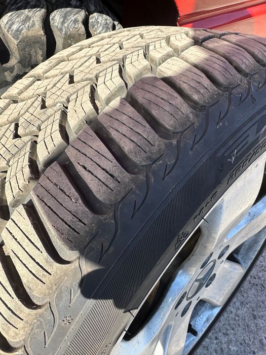 Гуми 225/50 R17 Debica Frigo зимни