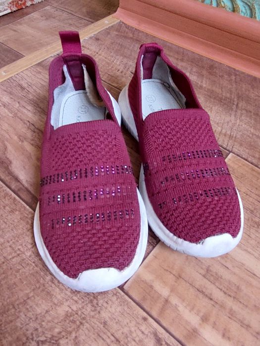 Крассовки для девочки 27 размер