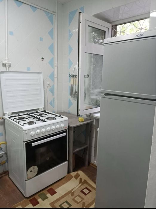 Срочно ! Чиланзар 2.  2 х комнатная кирпич 2 х 4 балкон