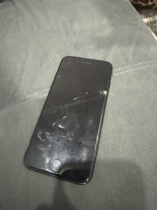 Продам iphone 7(черный)