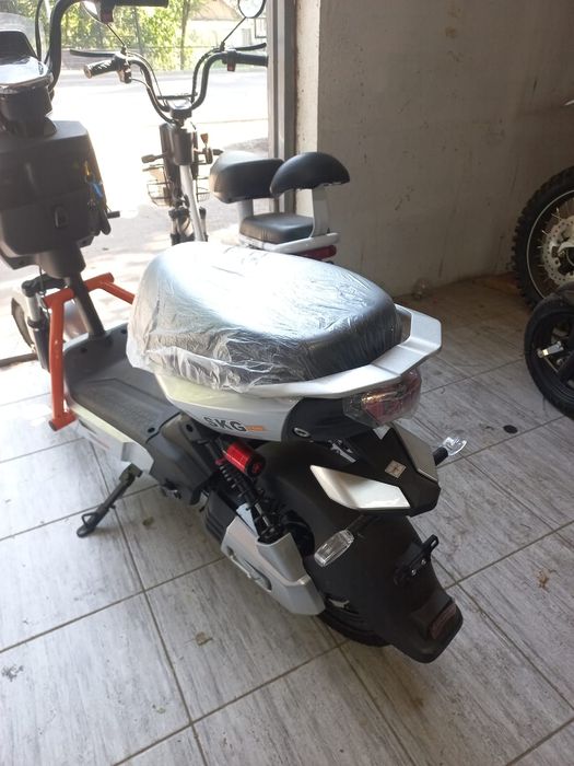 продам 2 электроскутера