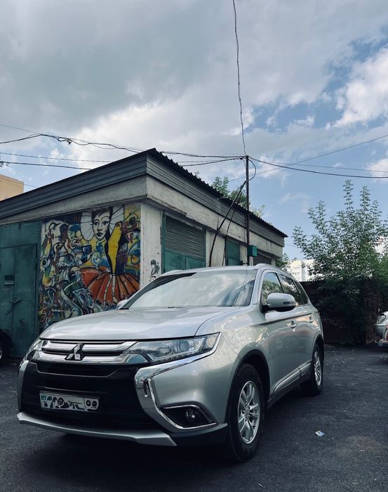Продам машину Mitsubishi Outlander