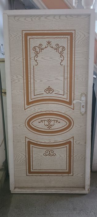 Mebelniy eshik sotiladi