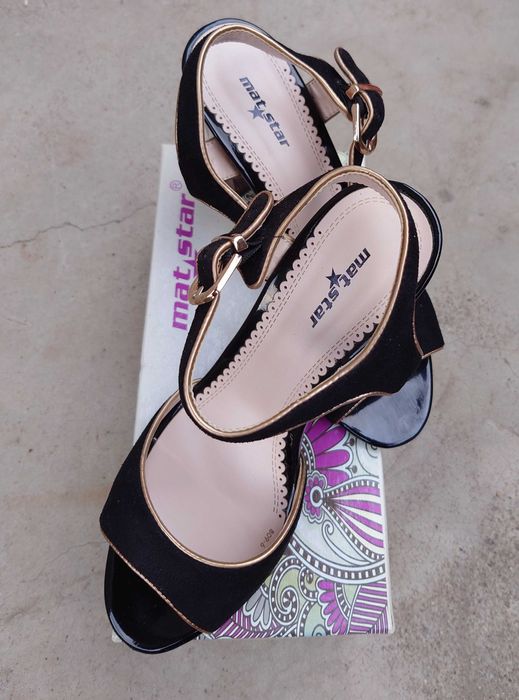 Велурени елегантни сандали