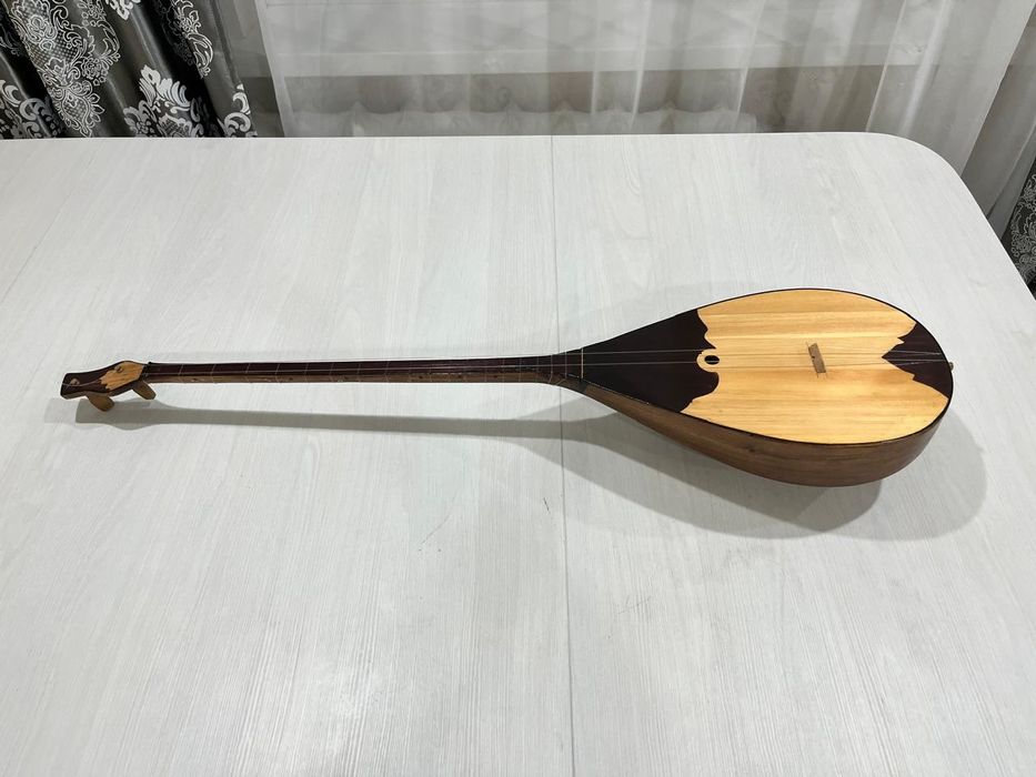 Продам домбыру, размер 46
