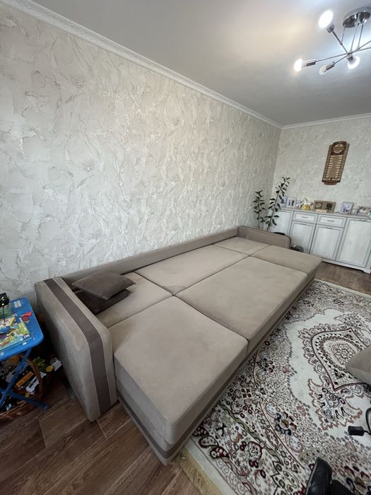 Продам диван………….