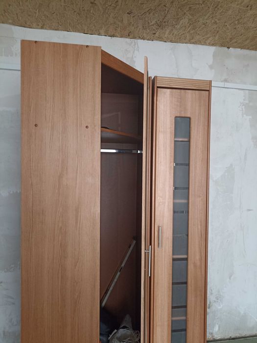 Шкаф платяной для спальни