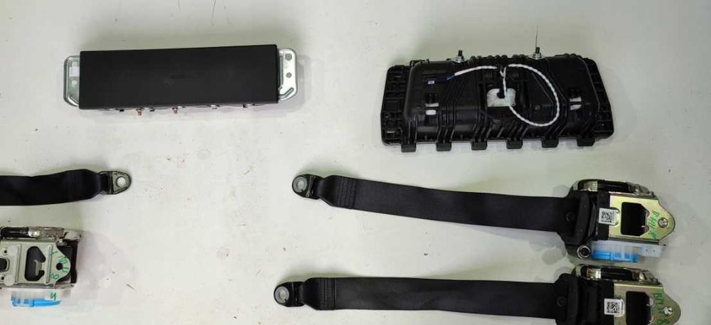 BMW seria 8 - kit airbag - plansa bord - centuri siguranta