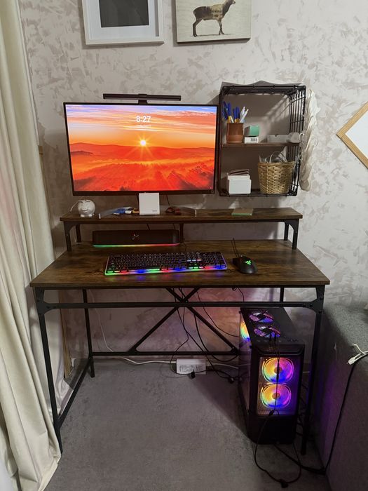 Birou cu cadru pentru monitor
