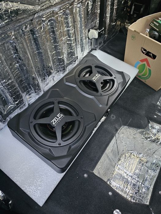 De vanzare  Subwoofer dual auto Hifonics ZRX220A - 600W