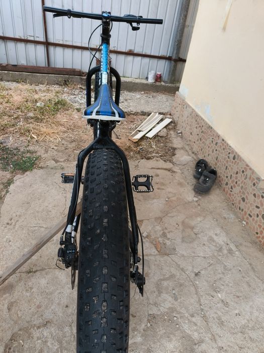 Bicicletă adusă din Italia cu roți groase