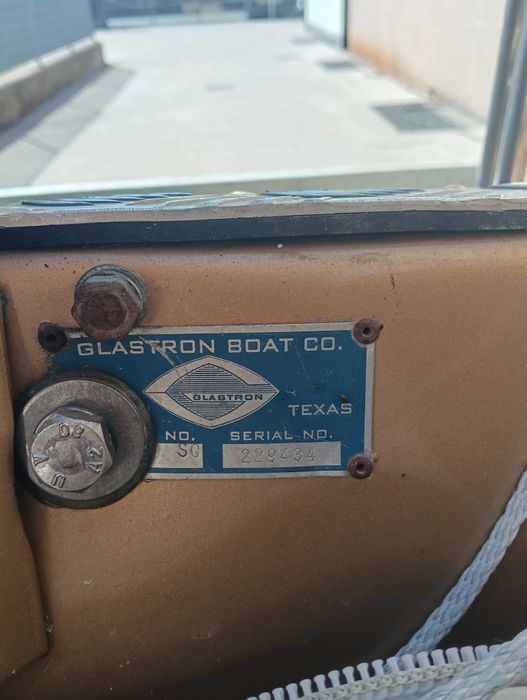 Barca Glastron 5