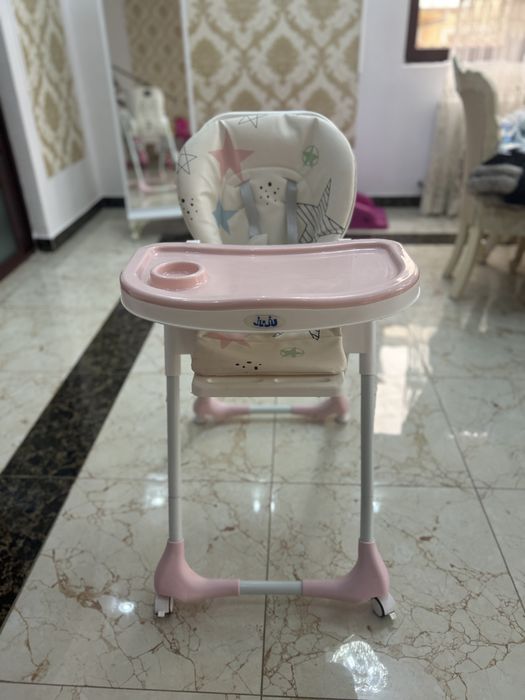 Scaun de masă copii – roz, reglabil și confortabil