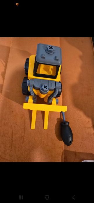 Vând elevator plastic, nou, fără etichetă.
A fost doar asamblat.