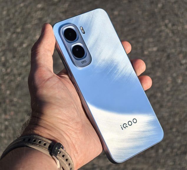 Мощный iQOO Z11 5G 10, 16/256