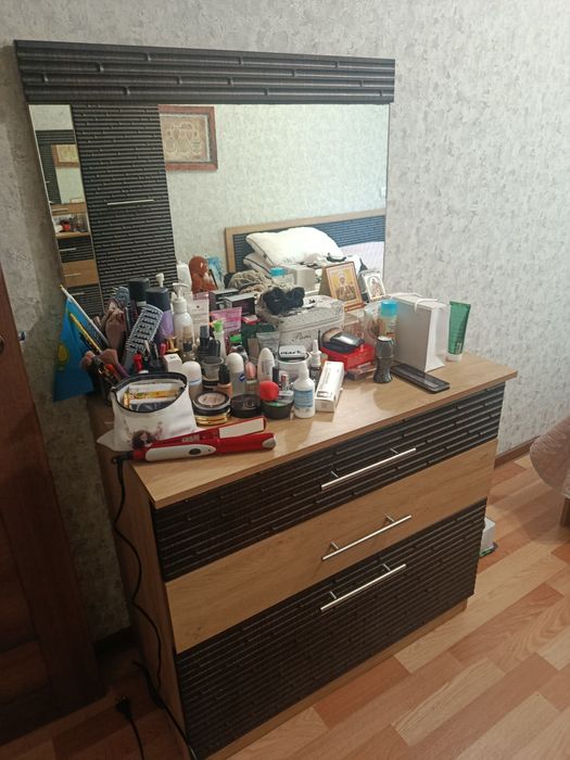 Продам спальный гарнитур