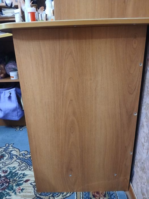 Отдам компьютерный стол