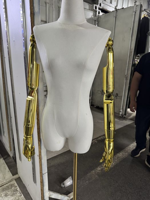 Манекен выстовочный