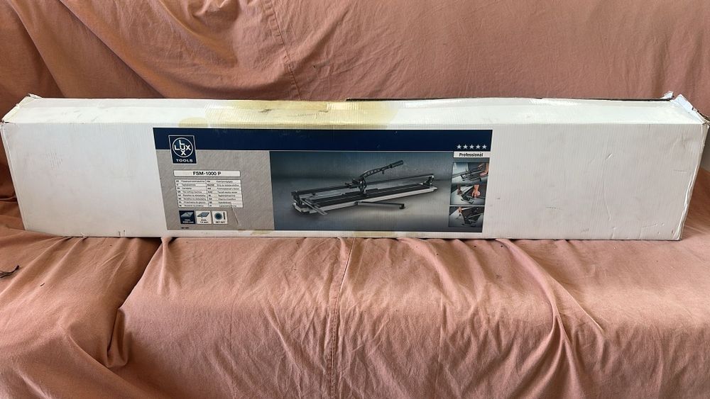 Scara și aparat de tăiat gresie