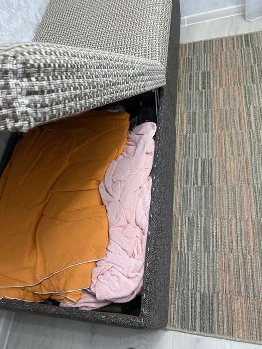 Продам  Пуфики тахта