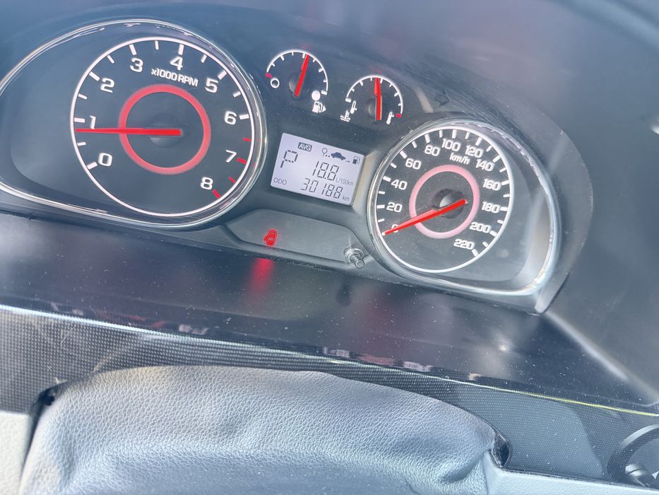Moshina sotiladi srochni 15500$