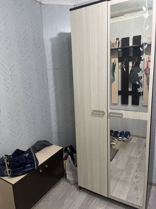 продается шкаф в коридор
