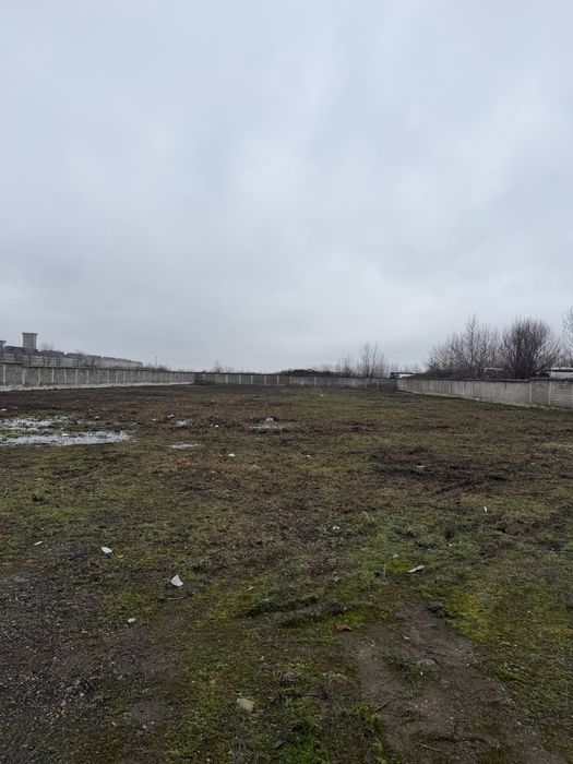 Închiriez teren în Targoviște