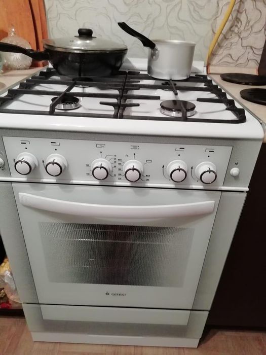 Продам газовую плиту Гефест