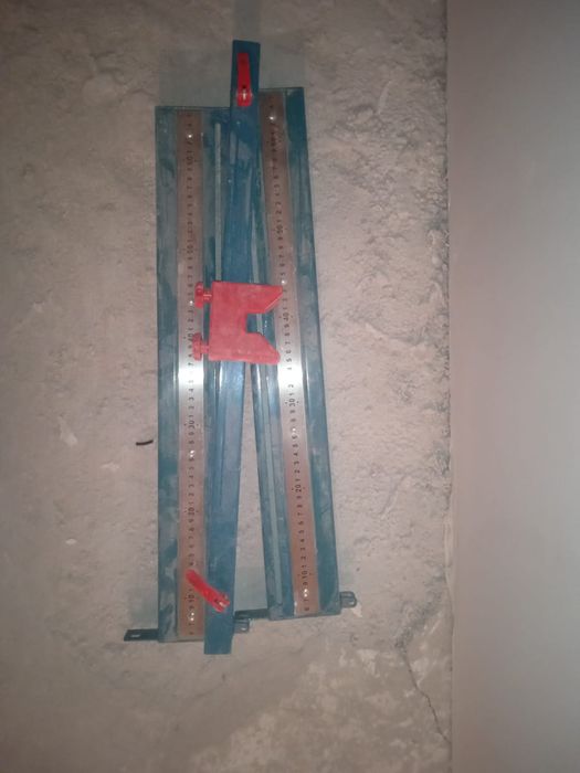 Продам плиткорез.Кафелерезка.центровщик.