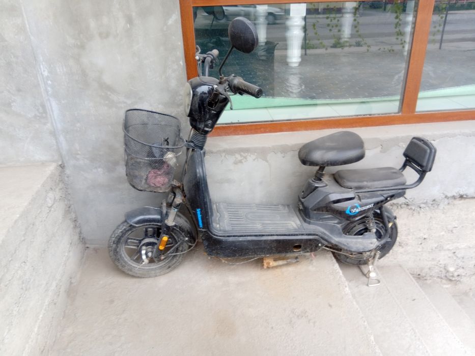 Skuter sotiladi aybi kanoti singan  akumlyatorini ugirlashgan