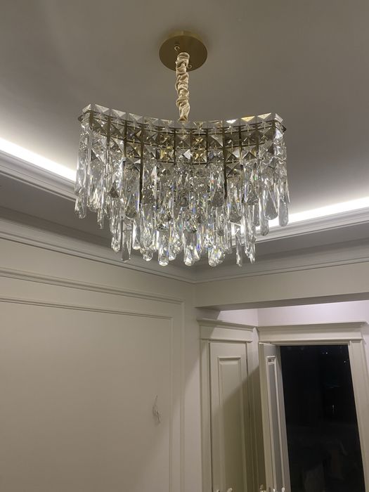 Люстра фактически новая