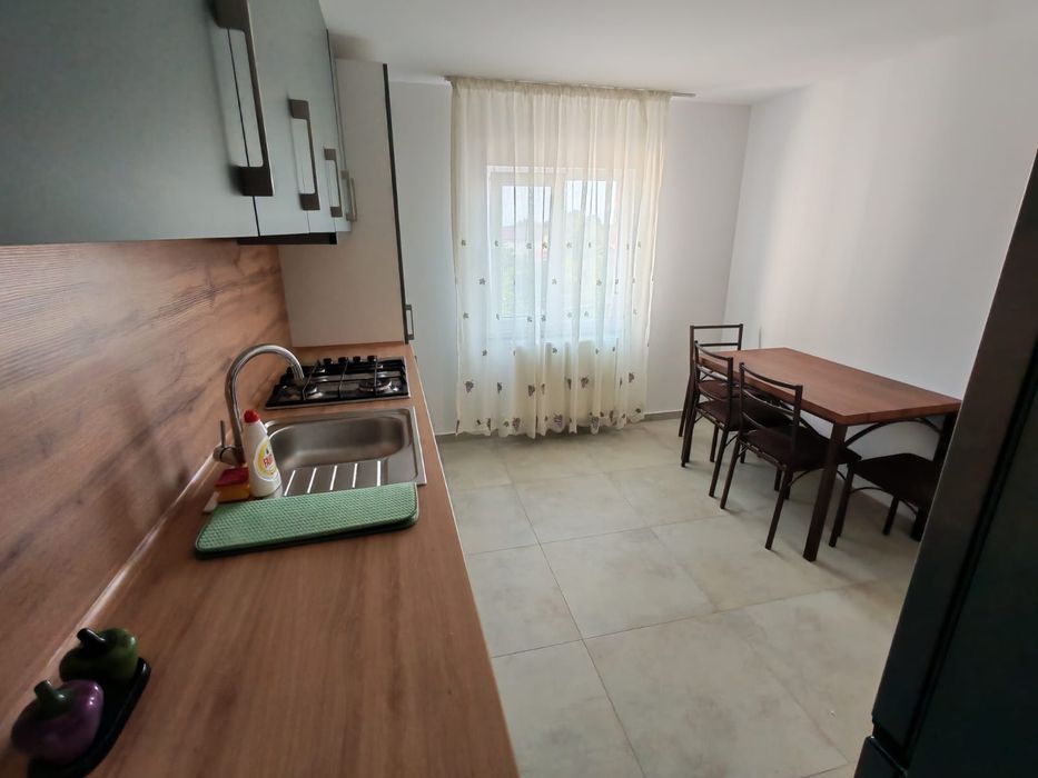 Închiriez Apartament cu 3 camere